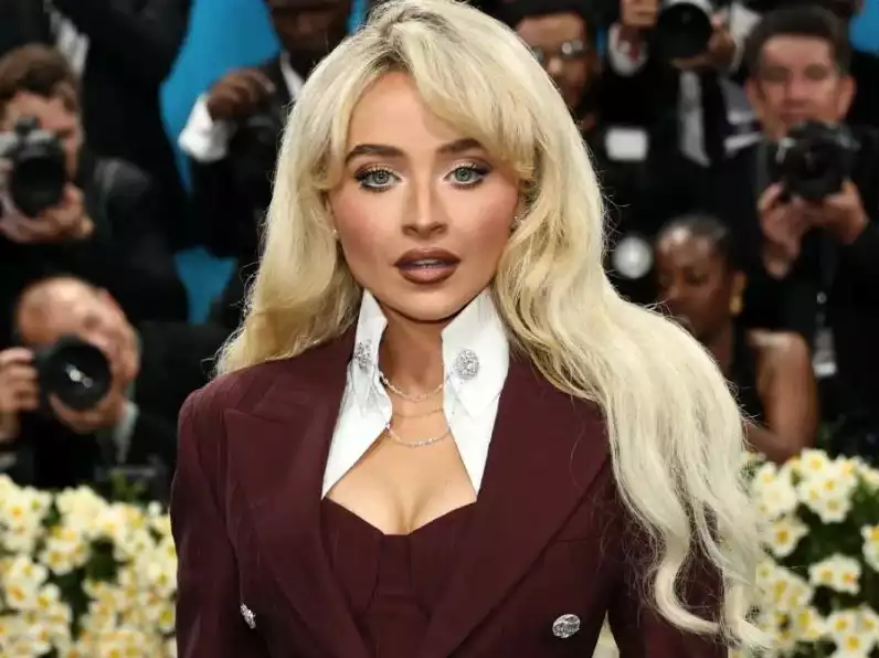 sabrina carpenter height