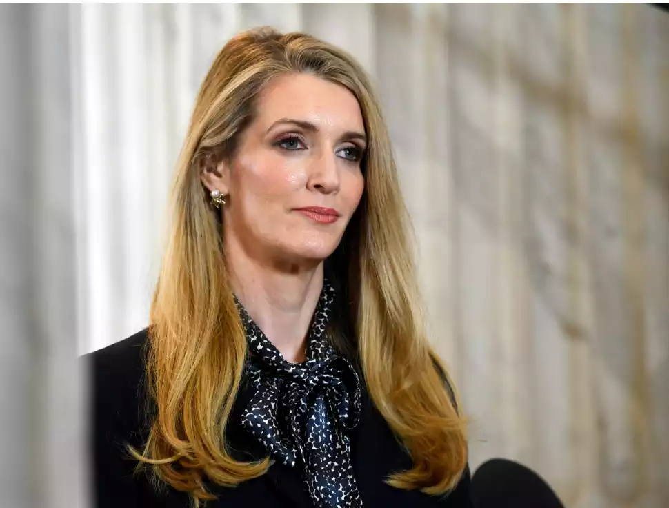 Kelly Loeffler Height