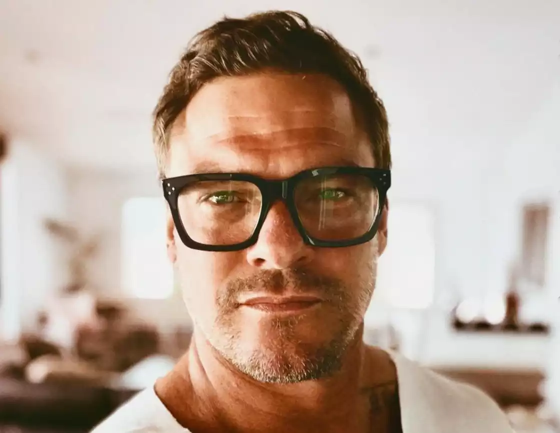 alan ritchson height and weight