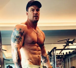 alan ritchson height and weight